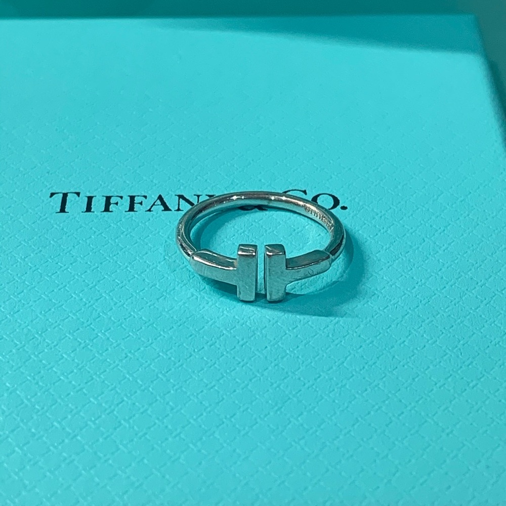 Tiffany 18k white gold T ring